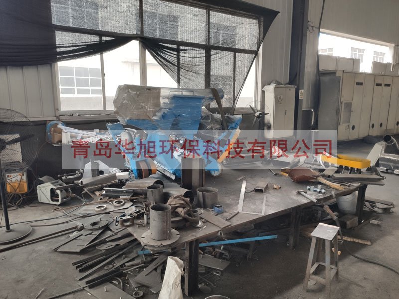 路面拋丸機(jī)主機(jī)組裝中