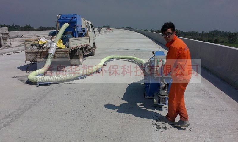 路面拋丸機清理橋面施工中