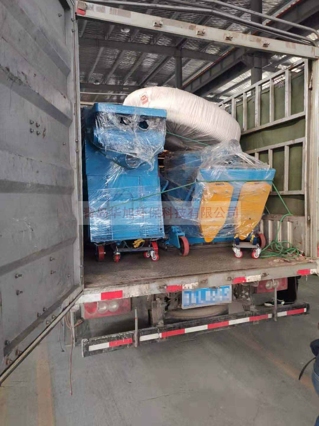 水平移動(dòng)式拋丸機(jī)裝車完畢