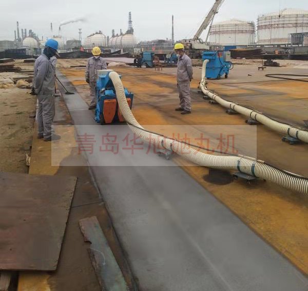 水平移動(dòng)式拋丸機(jī)清理鋼板的效果