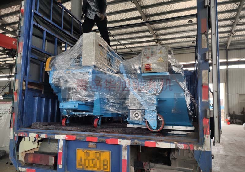 移動式拋丸機裝車發(fā)往山東滕州市