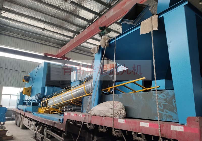 Q6912輥道通過(guò)式拋丸機(jī)裝車完畢