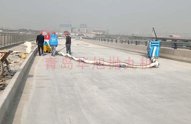路面拋丸機(jī)施工現(xiàn)場(chǎng)